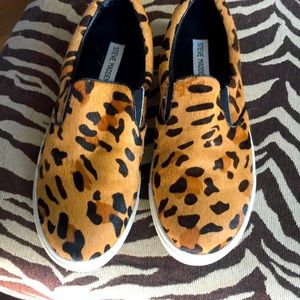 Steve Madden leopard slip ons